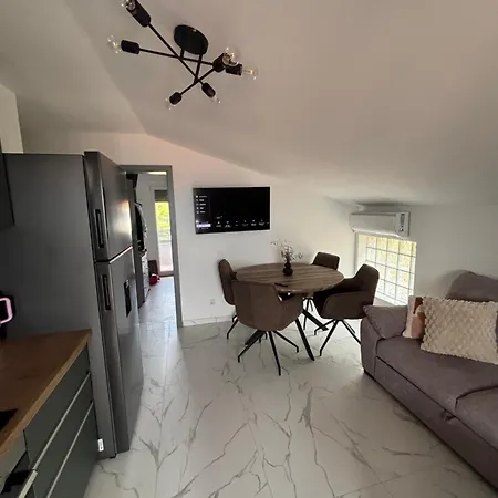 Denis Apartment