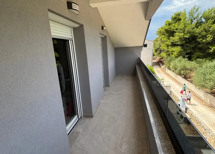 Denis Apartman Vir